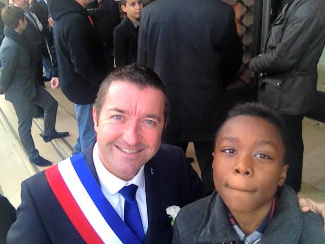 De gauche à droite, Mr.le Maire Karl Olive et S.E.Mr. Elead Nkouka Ambassadeur de la Culture délégué aux Sports, Conseiller municipal